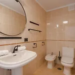 Sabina - 6 Bedroom House *