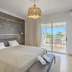 Villa Sabina - 6 Bedroom House