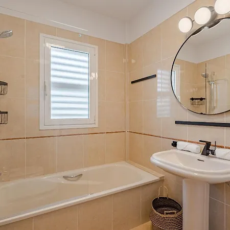 Sabina - 6 Bedroom House Villa