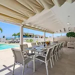 Sabina - 6 Bedroom House * Адехе