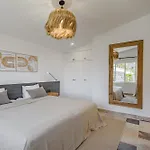 Villa Sabina - 6 Bedroom House *