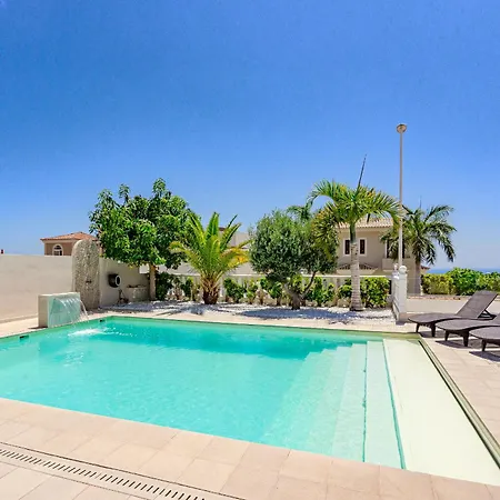 Sabina - 6 Bedroom House