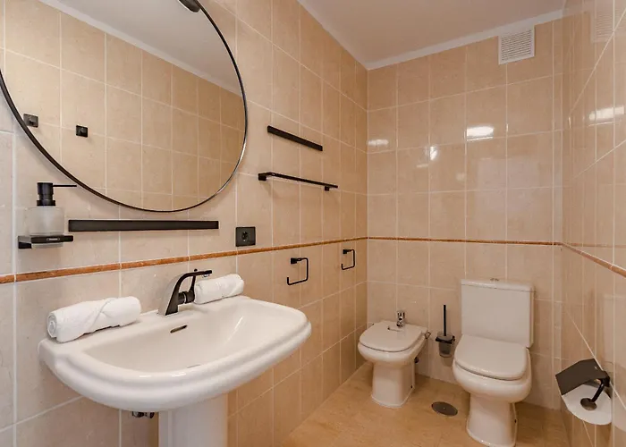 Sabina - 6 Bedroom House *