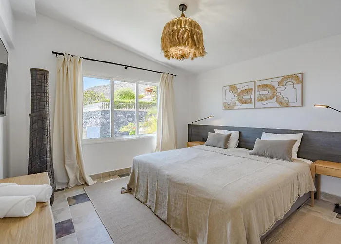 Sabina - 6 Bedroom House *