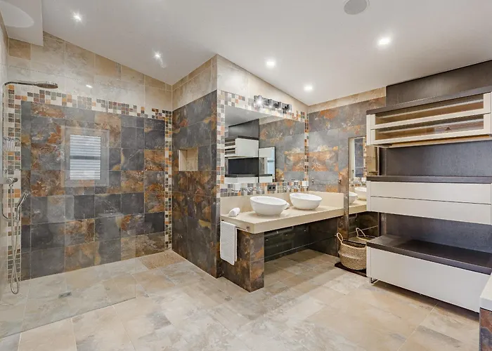 Sabina - 6 Bedroom House וילה